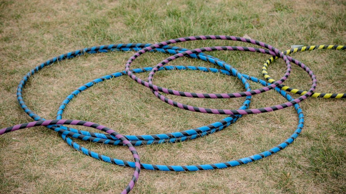 Hula Hoop Advantages and Disadvantages - Is It Worth It? - CalorieBee