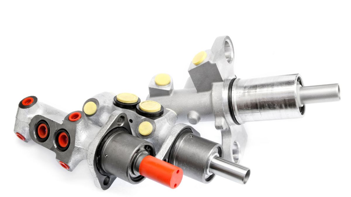 Diagnosis of a Car's Hydraulic Brake System, Including the Master Cylinder