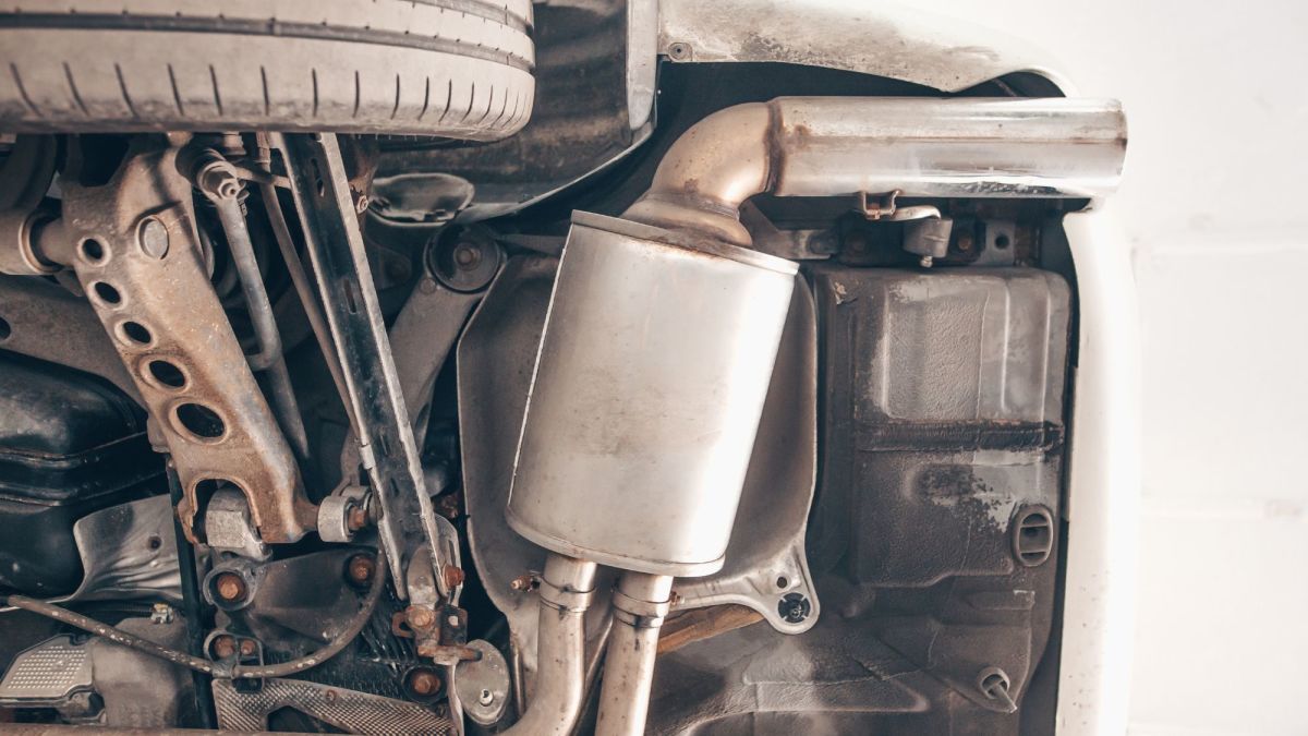 Diagnose Exhaust System Problems Using Your Ear and Nose
