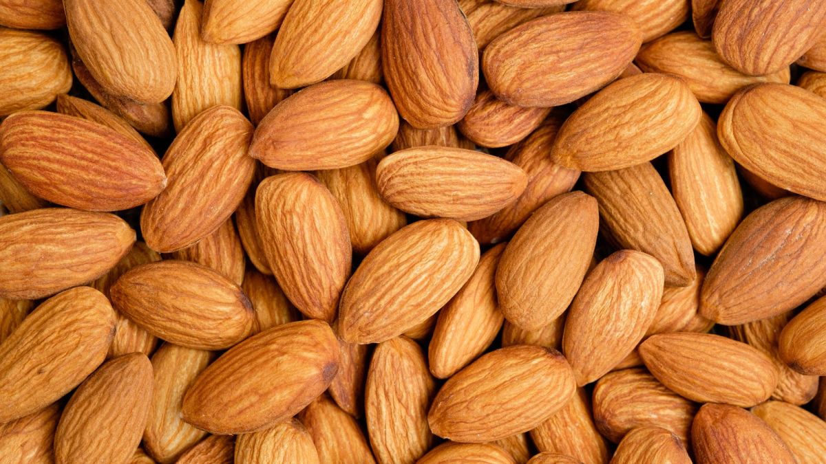 Health Benefits of Soaking Almonds in Water Before Eating