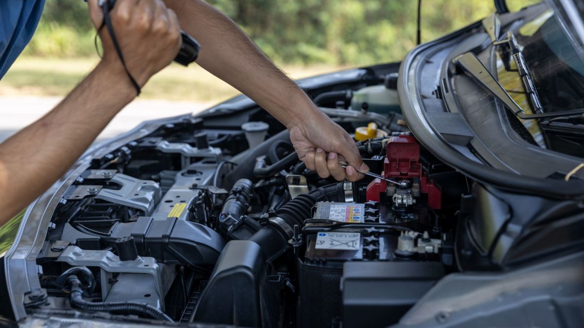 DIY Auto Service: Battery Diagnosis and Maintenance