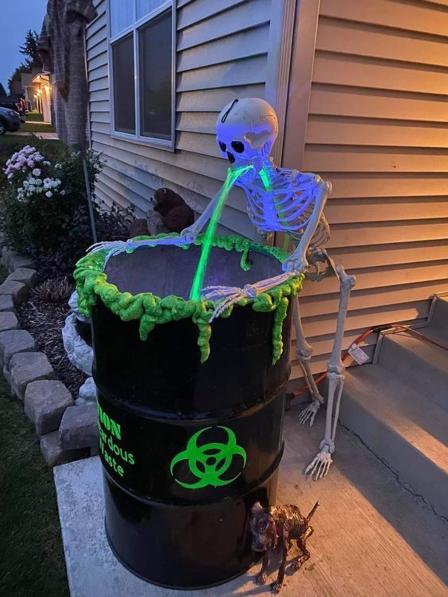 55+ Spooky DIY Outdoor Halloween Decorations Holidappy