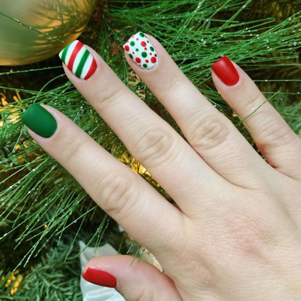 46 Creative Holiday Nail Art Patterns  DIY Projects for Teens