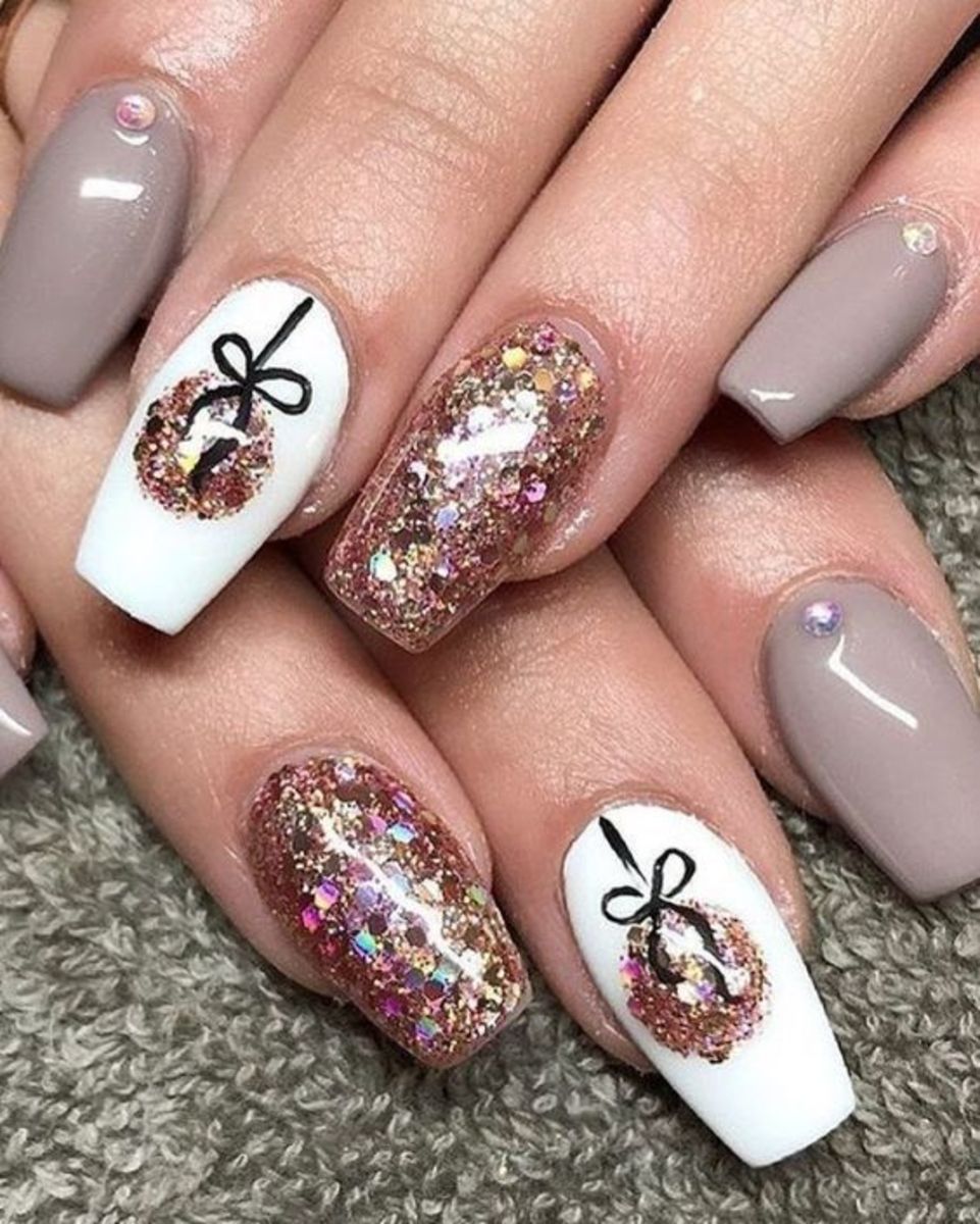 50 Best Holiday Nail Art Ideas & Designs : Subtle Candy Cane, Snowflake Acrylic  Nails