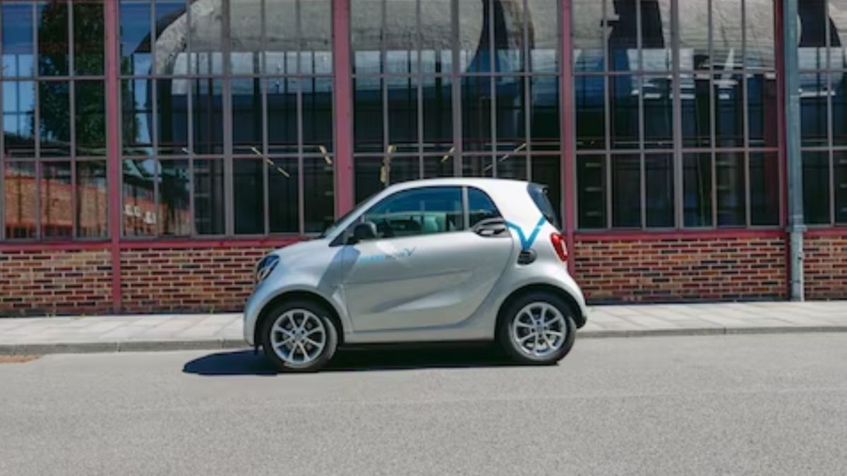 Quick Guide to Smart Car MPG, Safety, Speed, and More