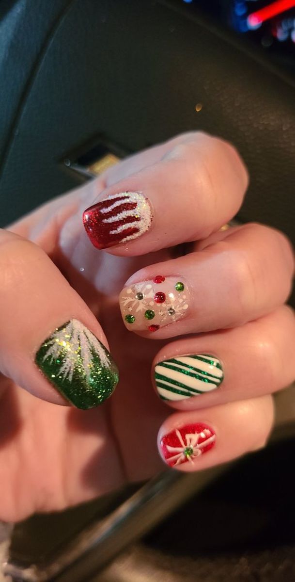 18 easy Christmas nail art designs to get you in the festive mood