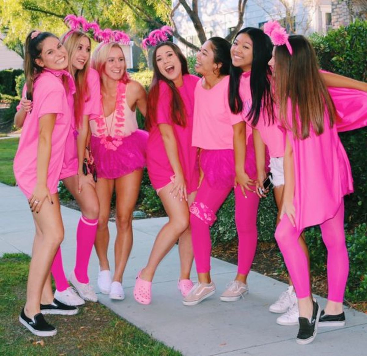 https://images.saymedia-content.com/.image/t_share/MjAwNjI2NTM2NzU4Mzg3ODIw/55-super-cool-halloween-costumes-for-teenage-girls.jpg