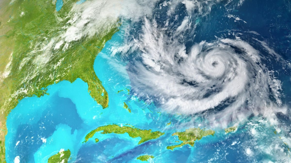 25+ Expert Ways to Prepare Your Home, Family, and Property for a Hurricane