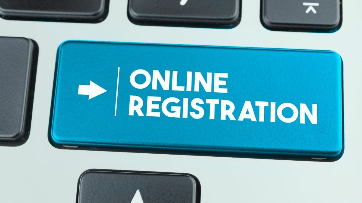 Here are some of the advantages and disadvantages of online registration for students.