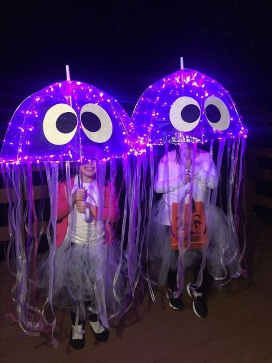 Light Up Jellyfish Costume That You Can Make - The Daily Adventures of Me