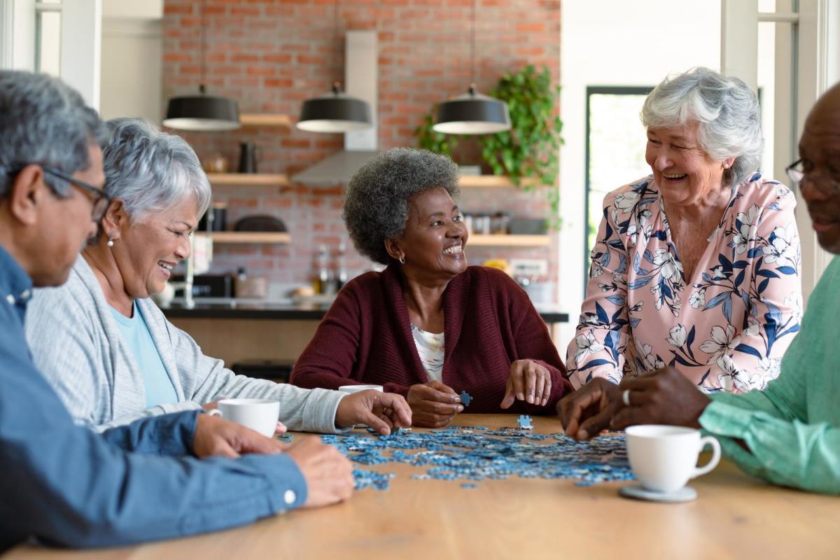 How Puzzles Enhance Cognitive Health and Social Connections in Seniors