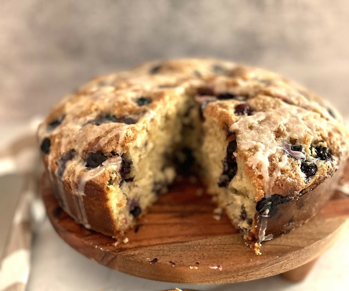 How to Make Delicious Blueberry Coffee Cake with Streusel Topping