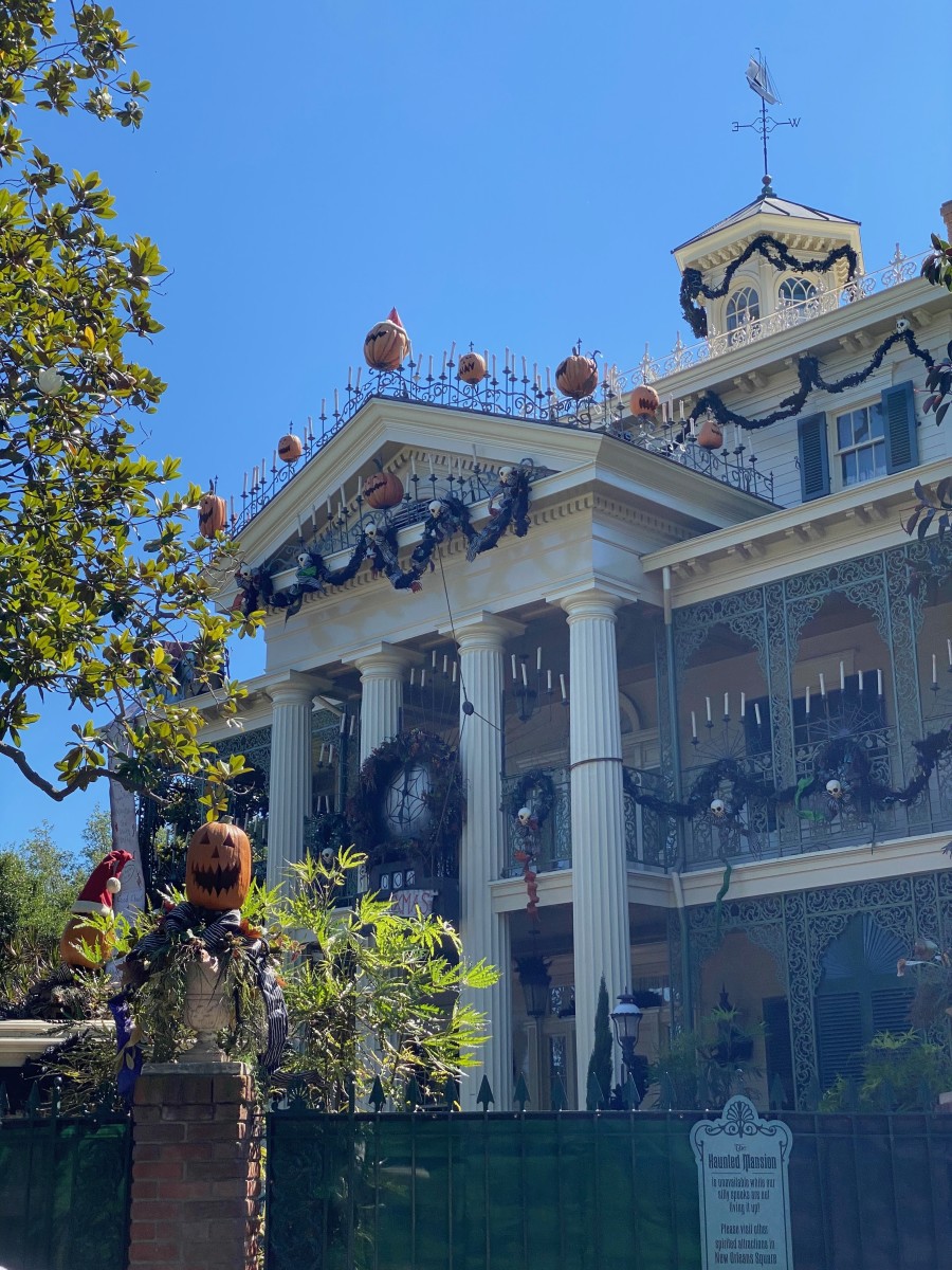 How to Survive Visiting a Real Haunted House The Dos and Don'ts of
