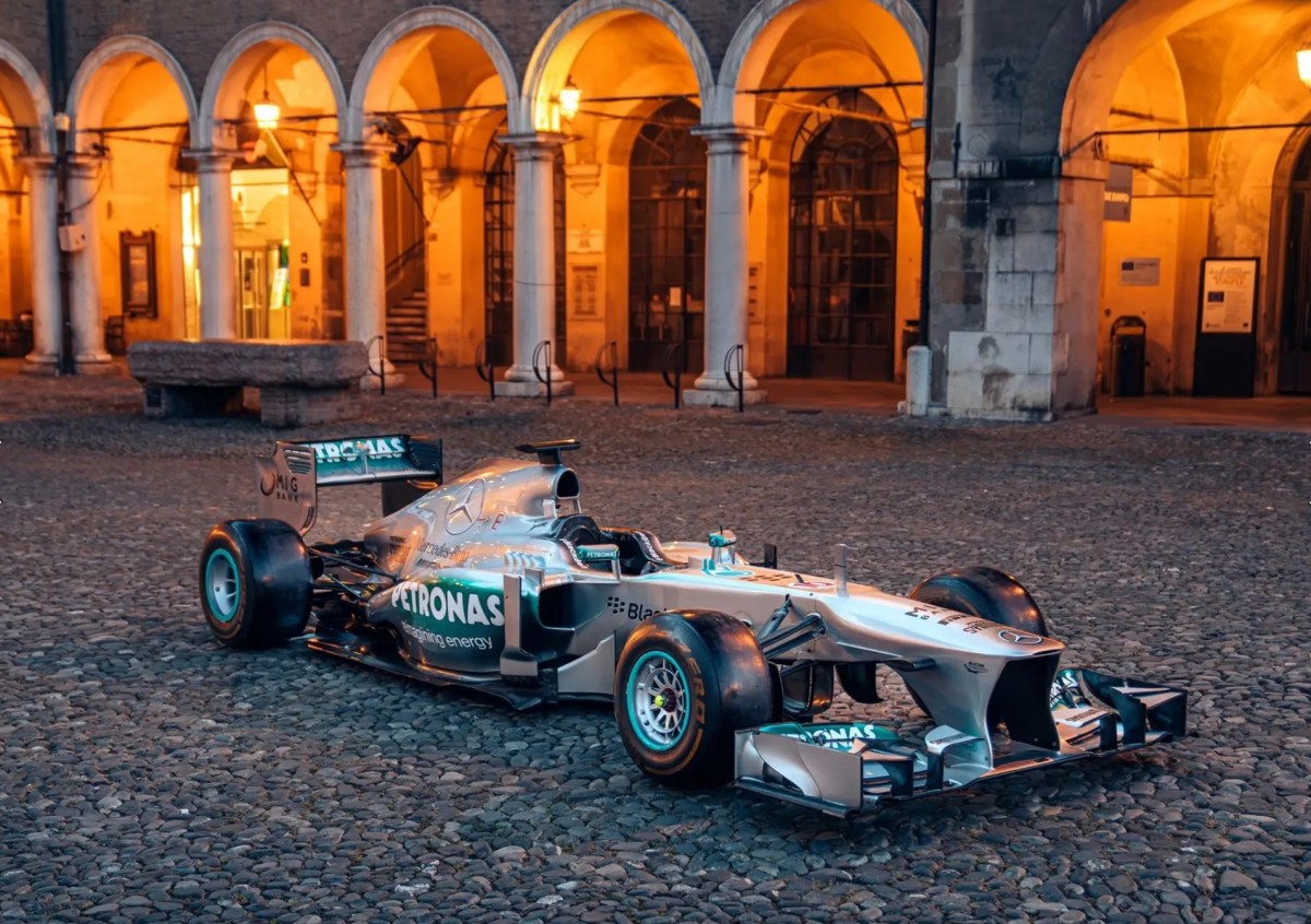 【極美品】MERCEDES　AMG　PETRONAS　F1　Team　2013 RM Sotheby's Is Auctioning Off Lewis Hamilton's 2013
