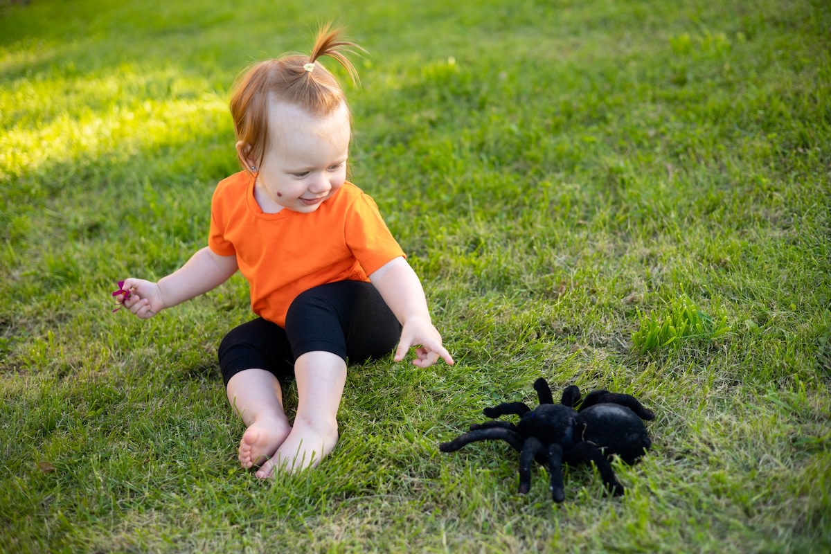 Mom Dresses Red-head Daughter Up as Winifred from ‘Hocus Pocus’ and It ...