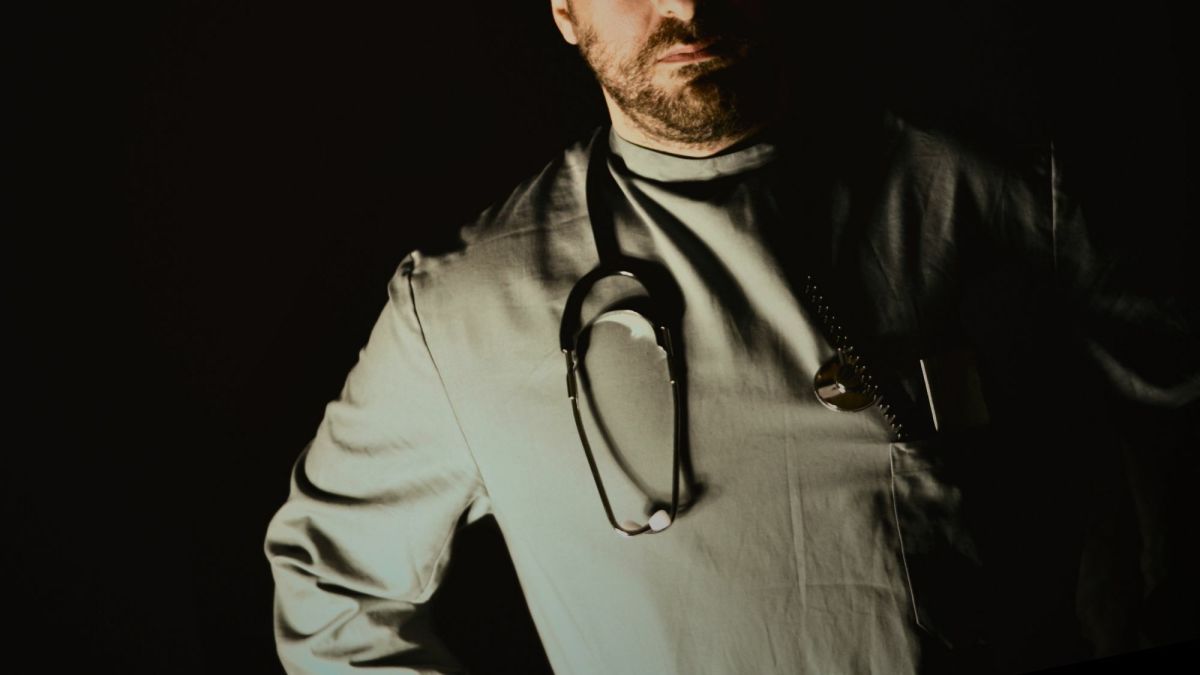 10 Doctors Who Harmed Rather Than Healed