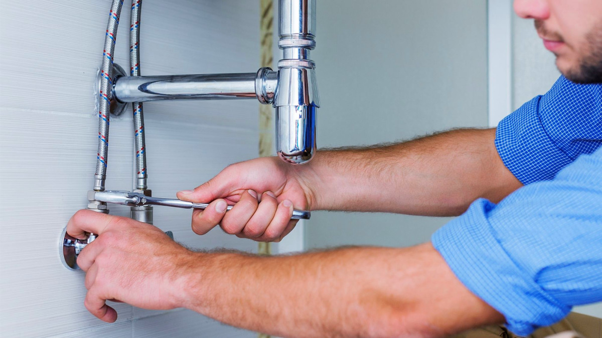 Plumbing Hot and Cold Water Lines—Should They Touch?