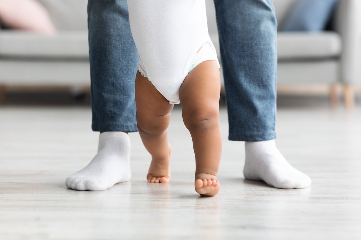 Little Guy ‘Proves’ He Doesn't Need Any Help Walking - WeHaveKids News