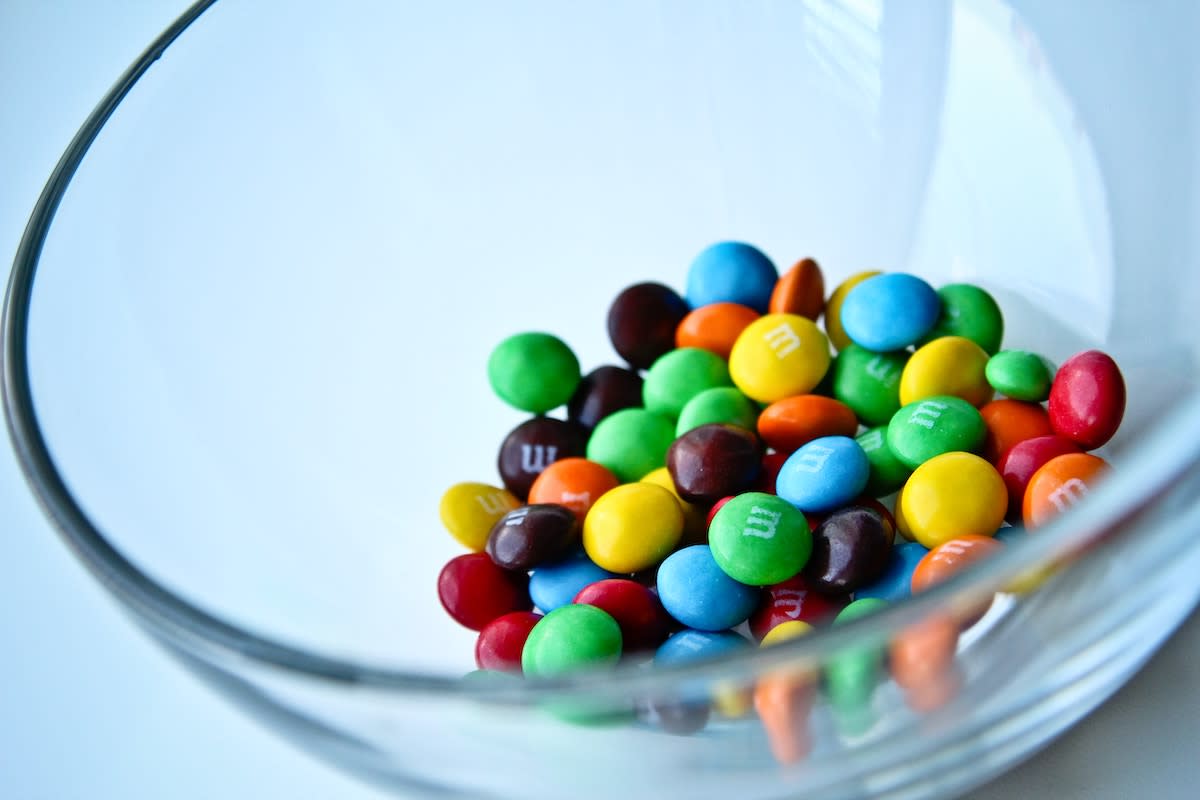 parents-get-toddler-to-eat-blueberries-with-clever-m-m-trick-bag