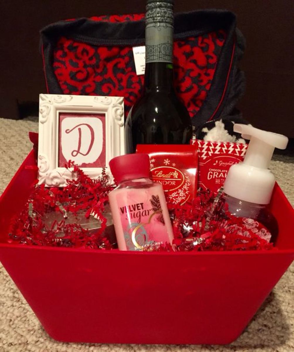 75+ Gorgeous DIY Christmas Gift Basket Ideas for Women - HubPages