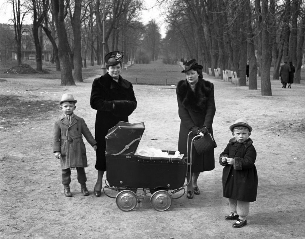 See How the Stroller Has Changed in 100 Years! - HubPages