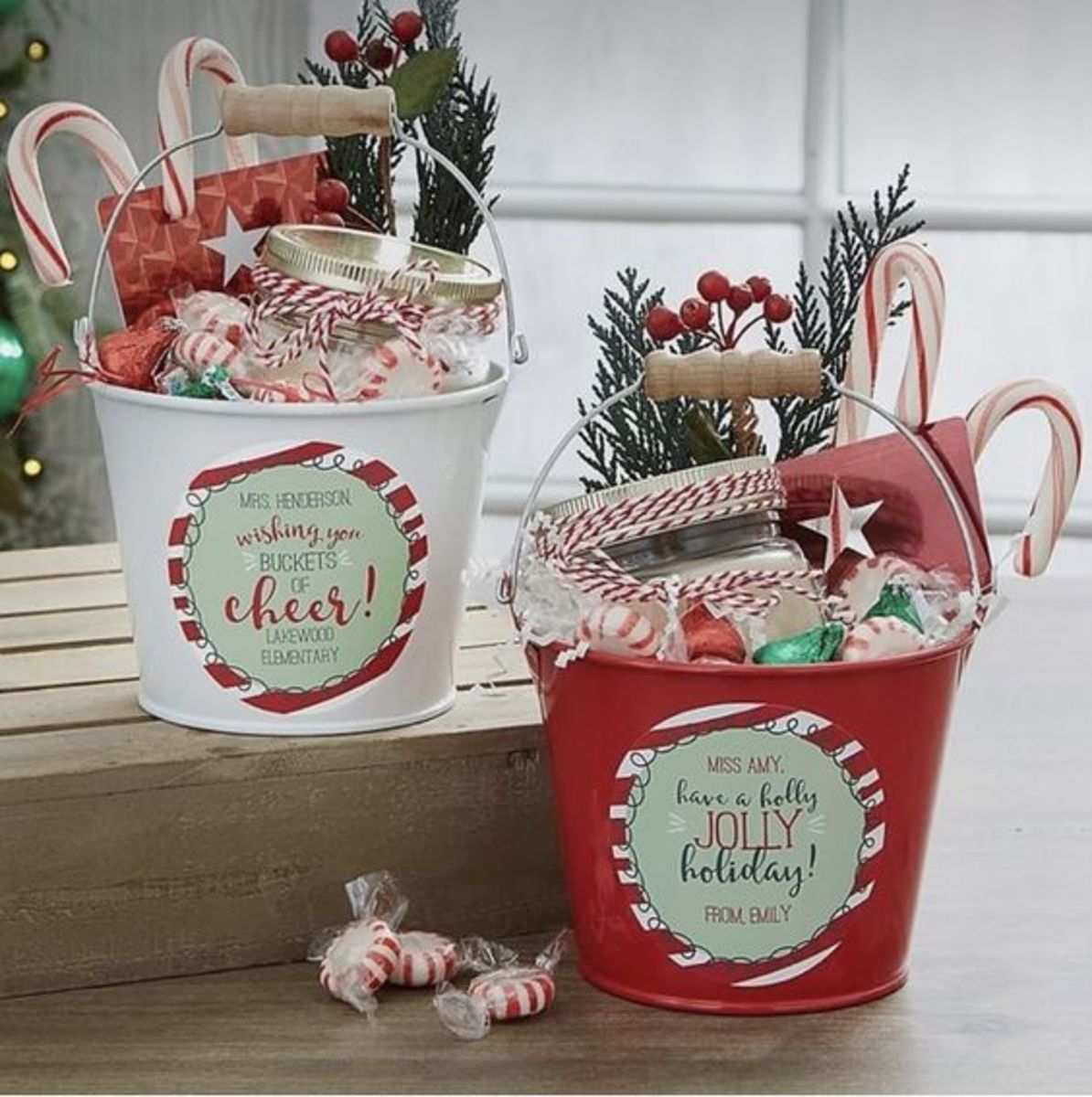 https://images.saymedia-content.com/.image/t_share/MjAxNjEyMzI4MTI1MjEyNTIx/easy-christmas-gift-ideas-for-neighbors.jpg
