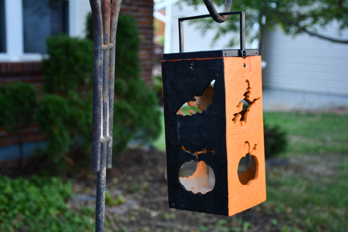 A Halloween Solar Light to Enhance Your Yard (Product Review)