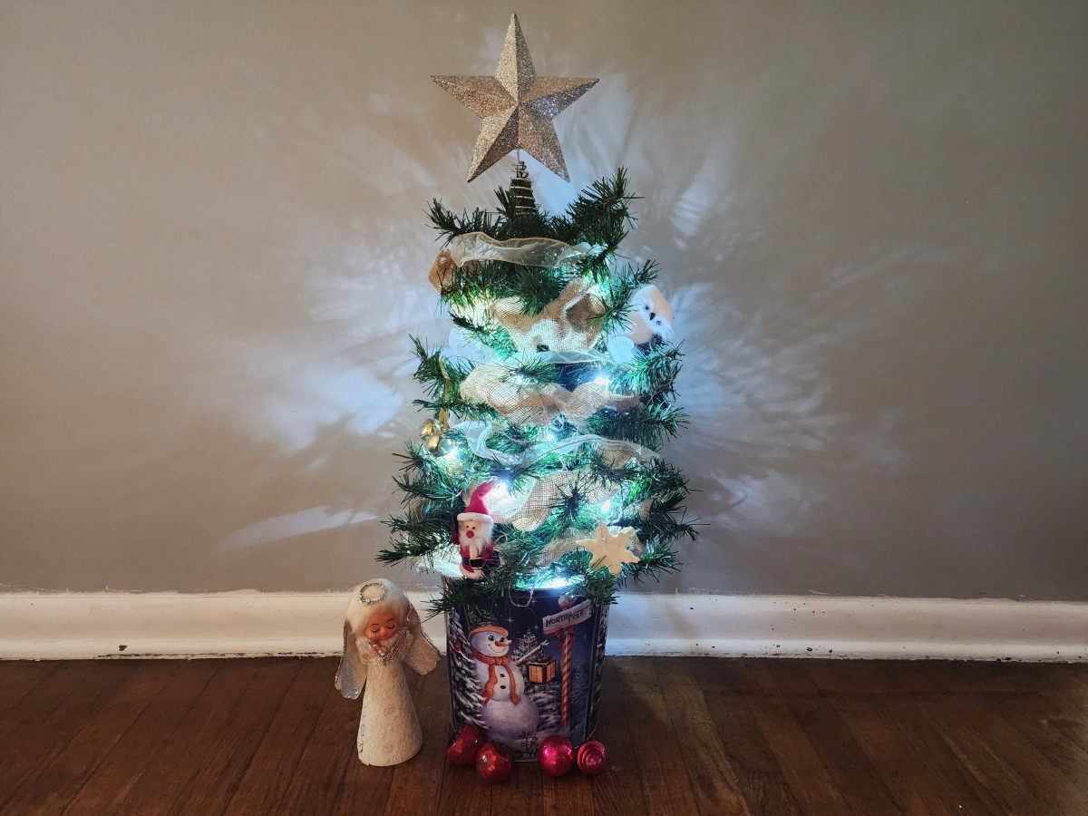 Upcycle Your Christmas Popcorn Tin Into a Mini Christmas Tree