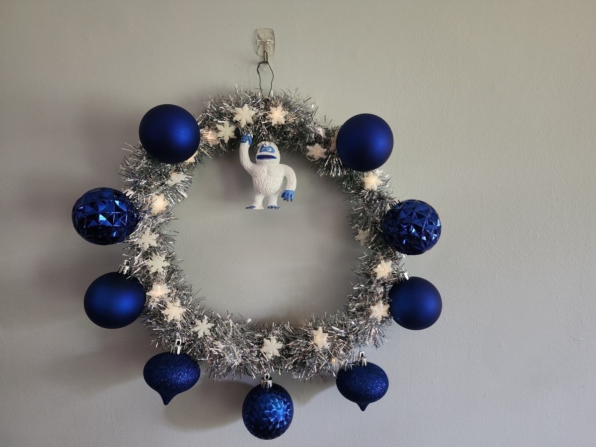 How to Make an Adorable Bumble Christmas Wreath