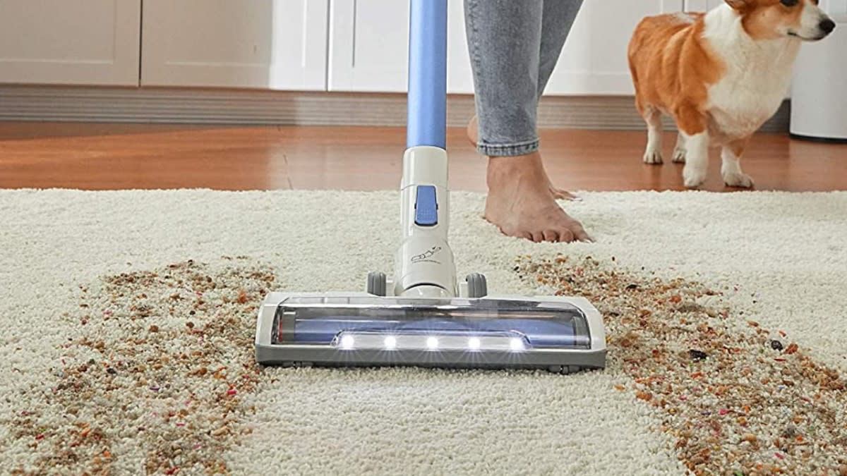 Best Cordless Stick Vacuum Cleaners for Seniors and Disabled: Top 3
