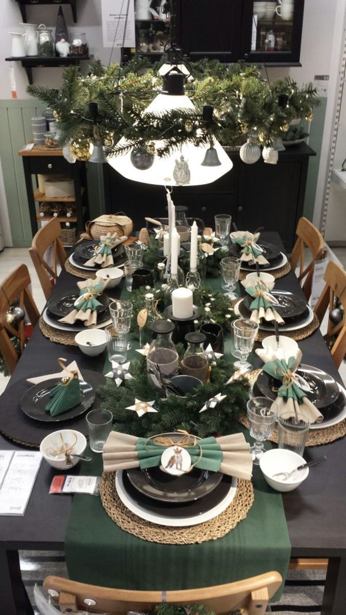 40+ Stunning Christmas Tablescape Settings and Decorating Ideas - HubPages