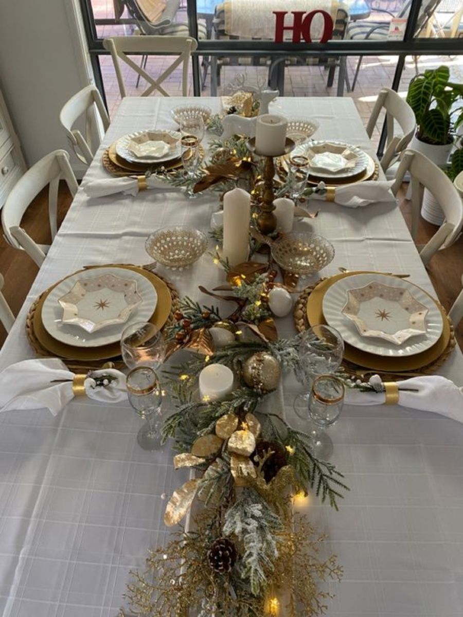 40+ Stunning Christmas Tablescape Settings and Decorating Ideas