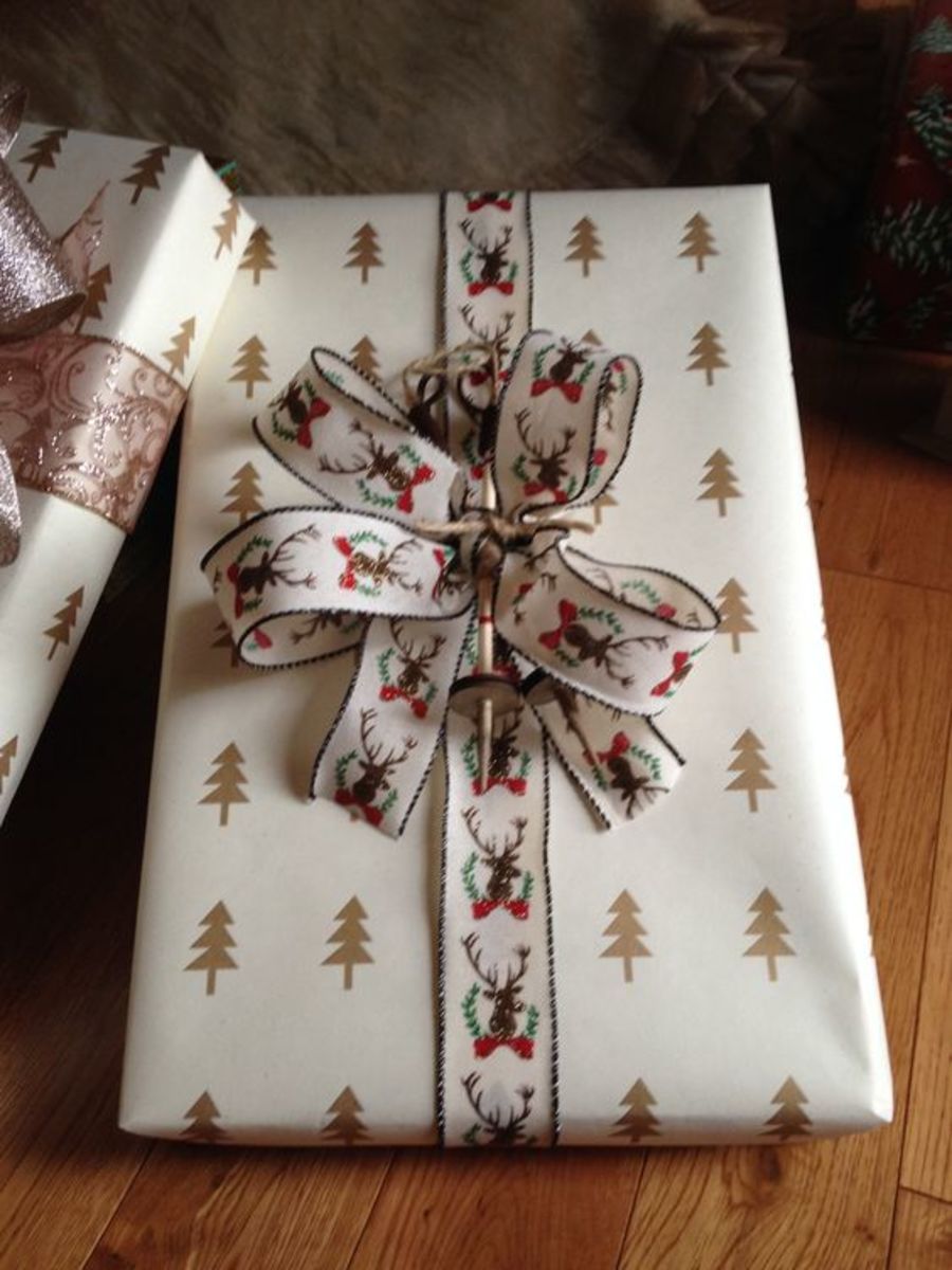 20+ Best Christmas Gift Ideas for Friend - Live Enhanced | Presentes de  natal fofos, Itens de natal, Ideias para cestas de presentes
