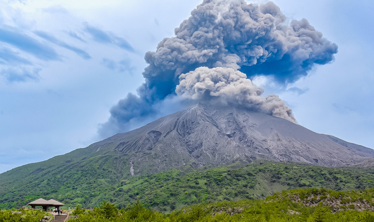 7 Famous Japanese Volcanoes to Love and Fear