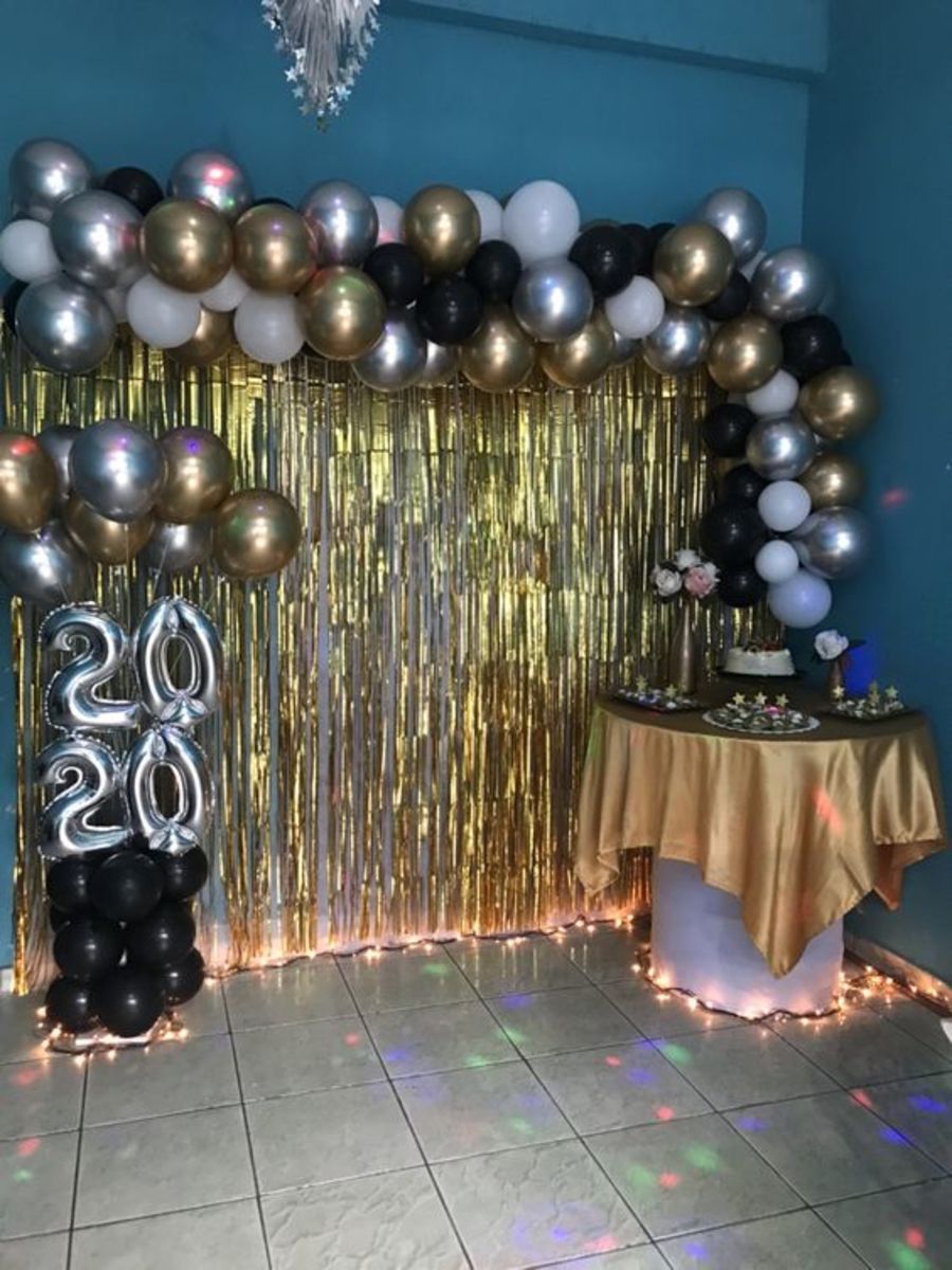 30+ Sparkly New Years Party Backdrop Ideas for 2024 - HubPages