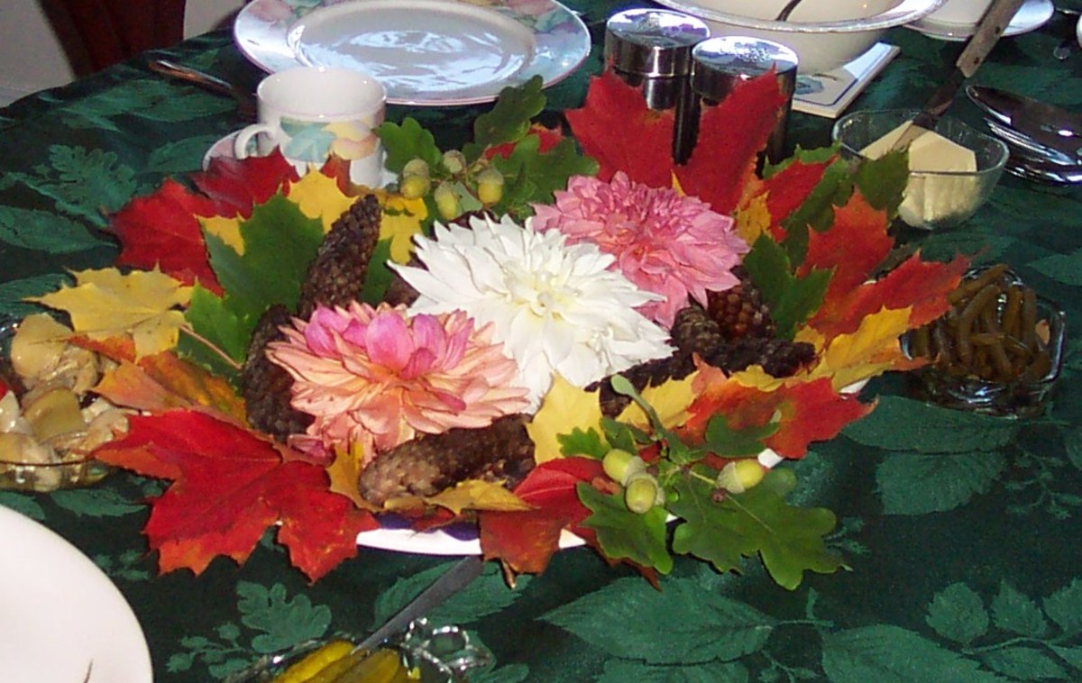 Autumn Table Decorations--Capture Seasonal Colors With a Brightly-Hued Centerpiece