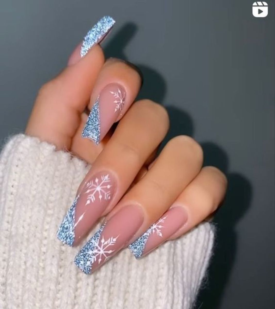 stunning winter nail art designs for christmas and beyond
