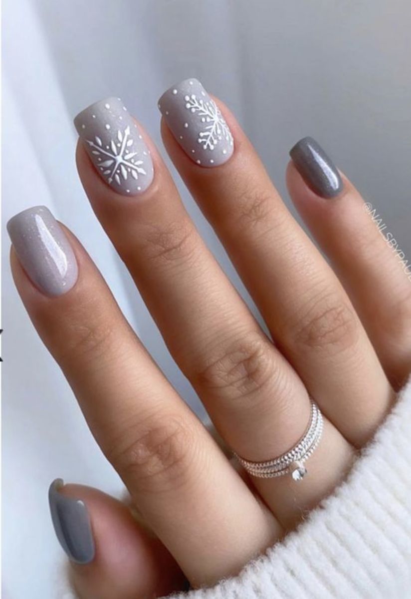 50+ Stunning Winter Nail Art Designs for Christmas and Beyond