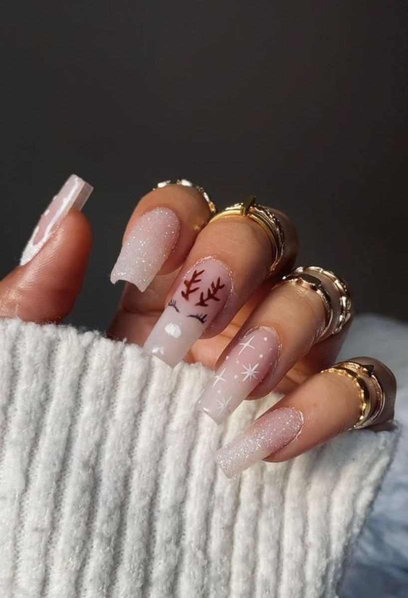 35 Coffin Christmas Nail Designs and Ideas to Try in 2024 | Sarah Scoop