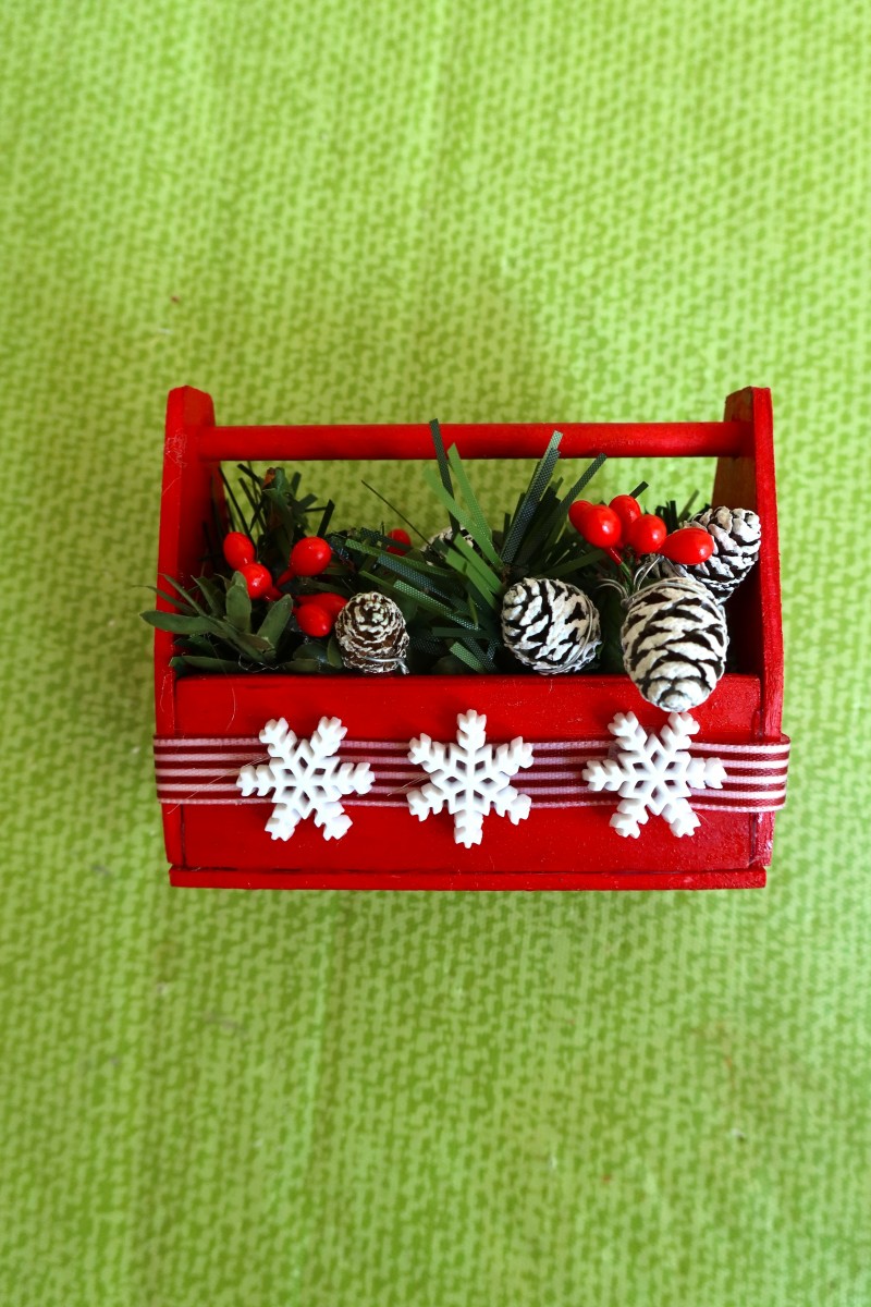 DIY Basswood Christmas Ornaments - ToolBox Divas