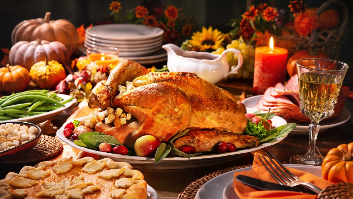 Thanksgiving Traditions: Giving Thanks to Our Family Members