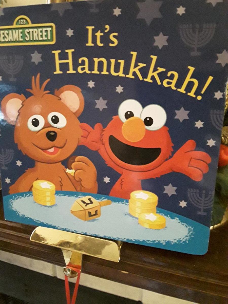 Hanukkah With Favorite Characters in 2 Picture Books for Little Readers