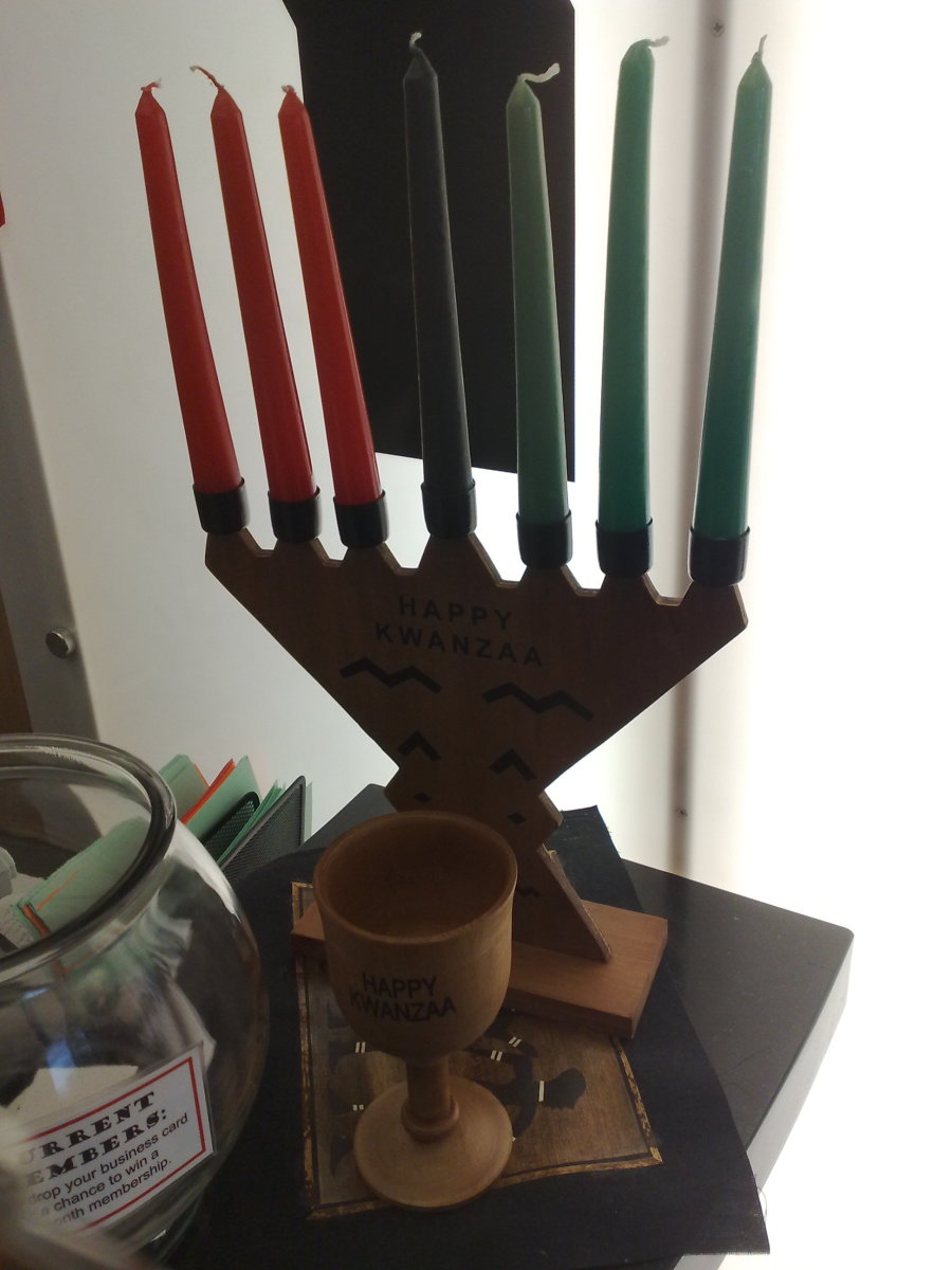 Hanukkah and Kwanzaa Use the Symbol of Candlelight in Celebration. How ...