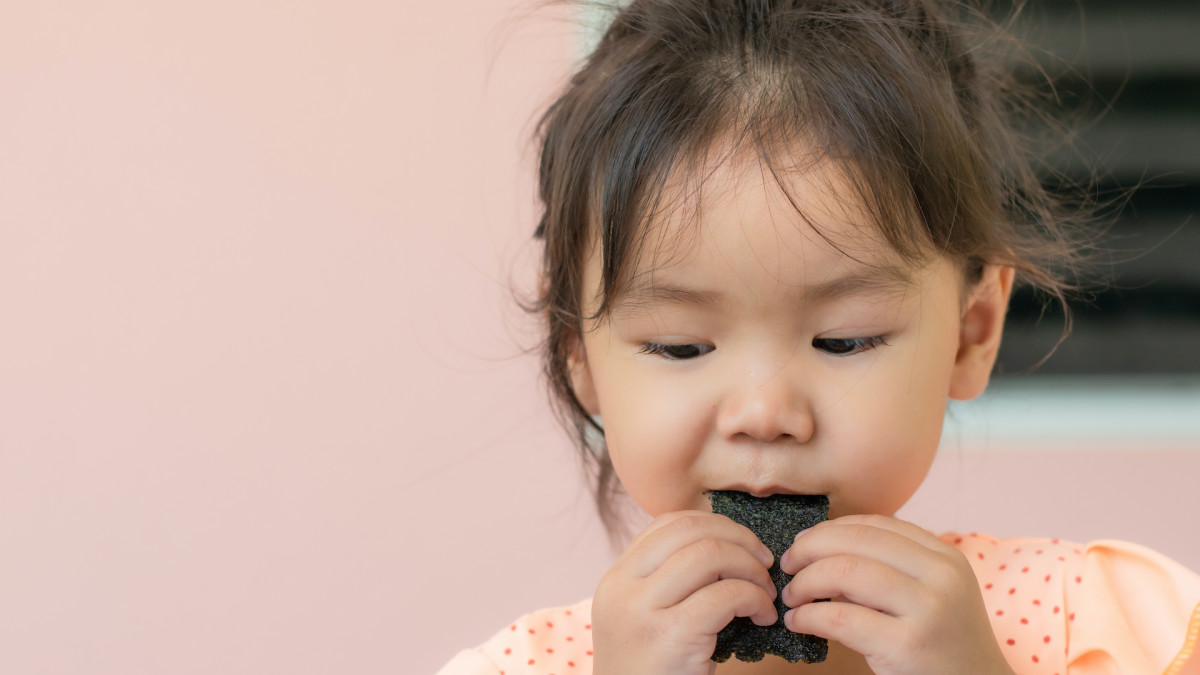 Toddler Girl Eating Seaweed Is a Whole Vibe WeHaveKids News