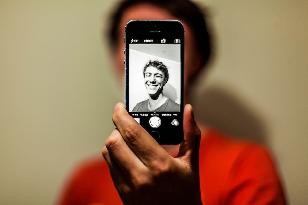 Why Linkedin Selfies Are a Bad Idea