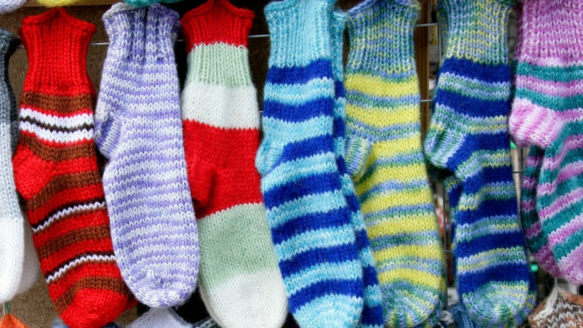 How Many Socks Make a Pair? A Mathematics Problem