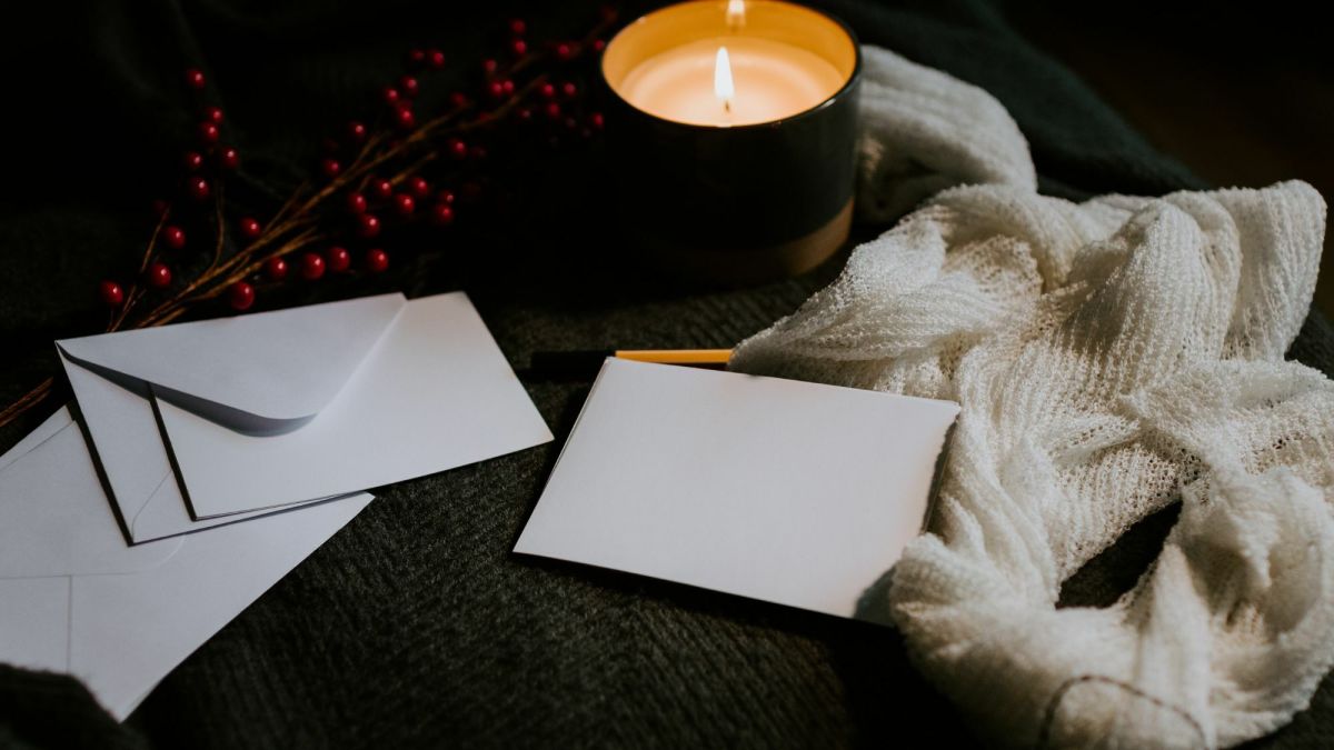 What to Write in Christmas Cards and Holiday Letters to Friends and Family