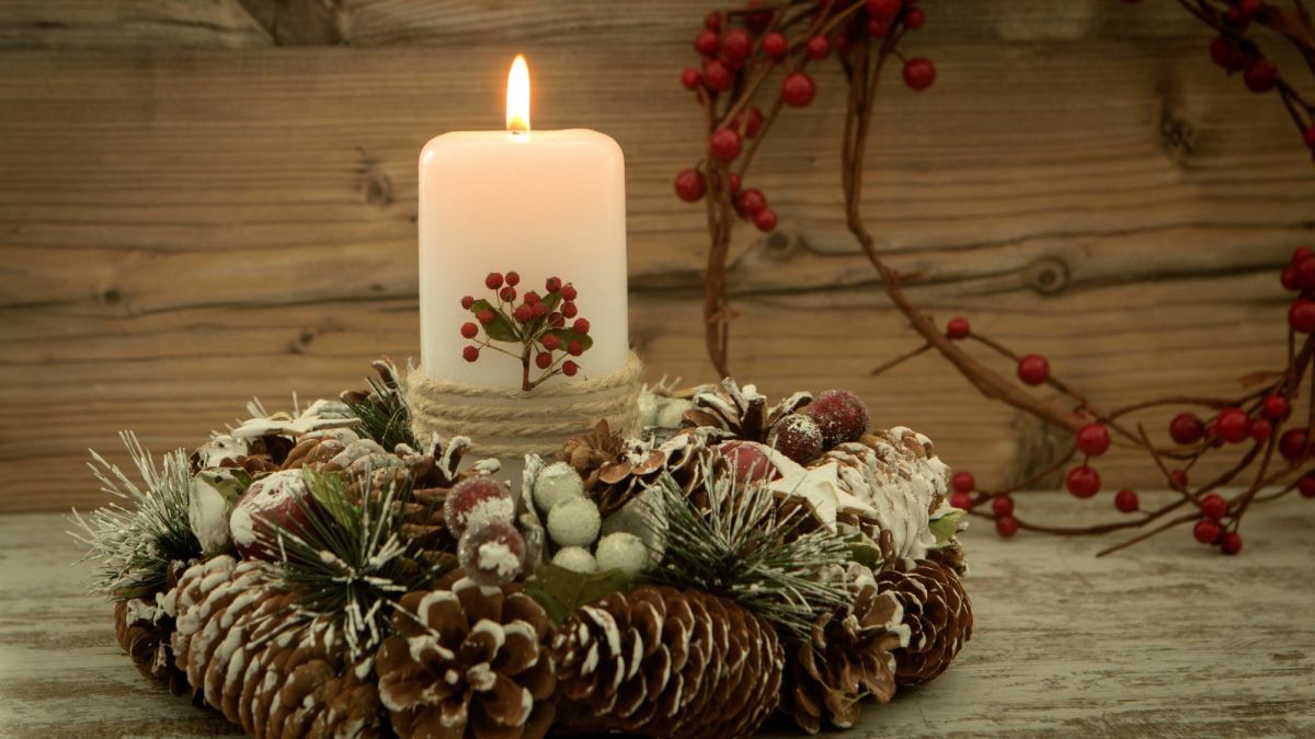 Easy and Inexpensive Christmas Centerpiece Ideas