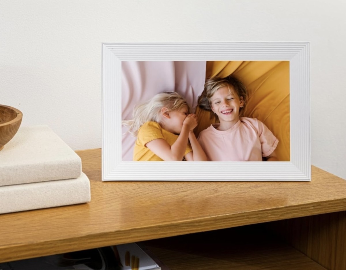 The Carver Sea Salt 10.1” WiFi Digital Picture Frame Lets Everyone