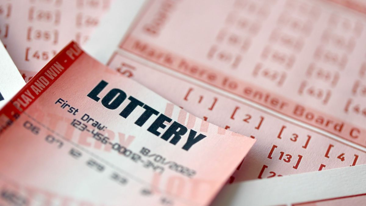 How to Calculate the Probability of Winning the National Lottery in the UK